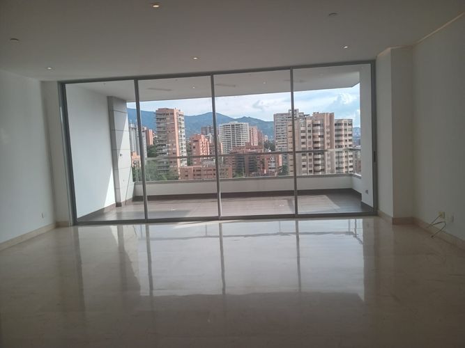 Apartamento de 3 alcobas en arriendo en El Poblado, Medellín, 180 m² · foto 3 de 20