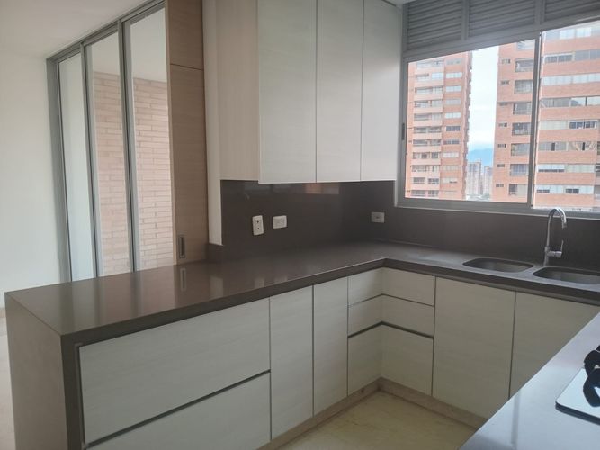 Apartamento de 3 alcobas en arriendo en El Poblado, Medellín, 180 m² · foto 13 de 20