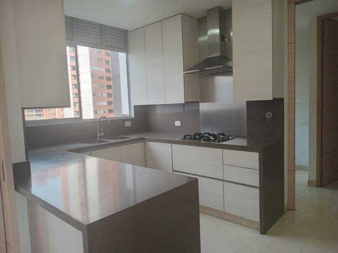 Apartamento de 3 alcobas en arriendo en El Poblado, Medellín, 180 m² · foto 9 de 20