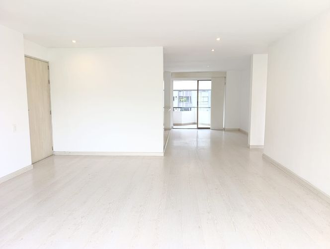Apartamento de 3 alcobas en arriendo en El Poblado, Medellín, 159 m² · foto 3 de 19