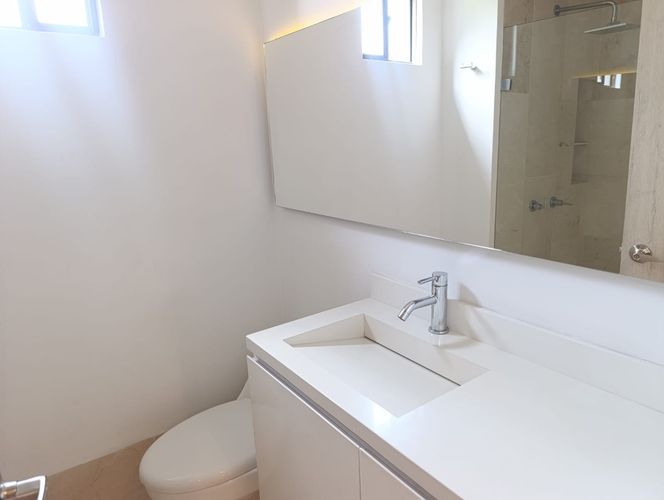Apartamento de 3 alcobas en arriendo en El Poblado, Medellín, 159 m² · foto 18 de 19