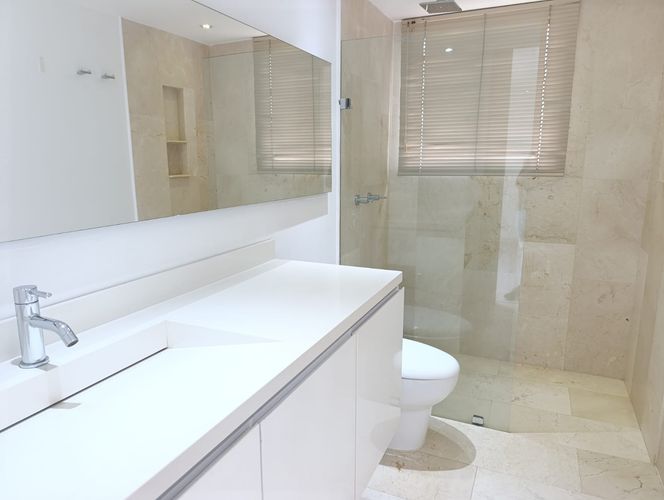 Apartamento de 3 alcobas en arriendo en El Poblado, Medellín, 159 m² · foto 16 de 19
