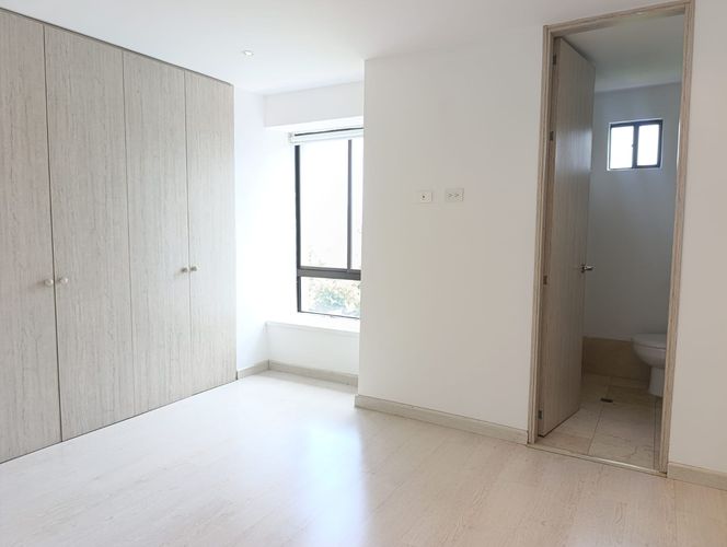 Apartamento de 3 alcobas en arriendo en El Poblado, Medellín, 159 m² · foto 14 de 19