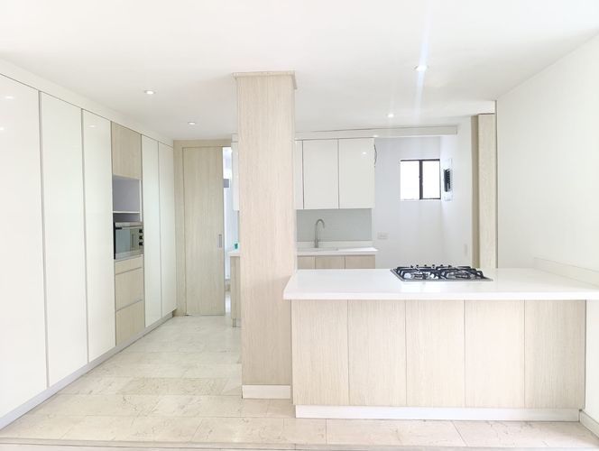Apartamento de 3 alcobas en arriendo en El Poblado, Medellín, 159 m² · foto 5 de 19