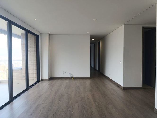 Apartamento de 3 alcobas en arriendo en Los Balsos, Medellín, 125 m² · foto 3 de 19