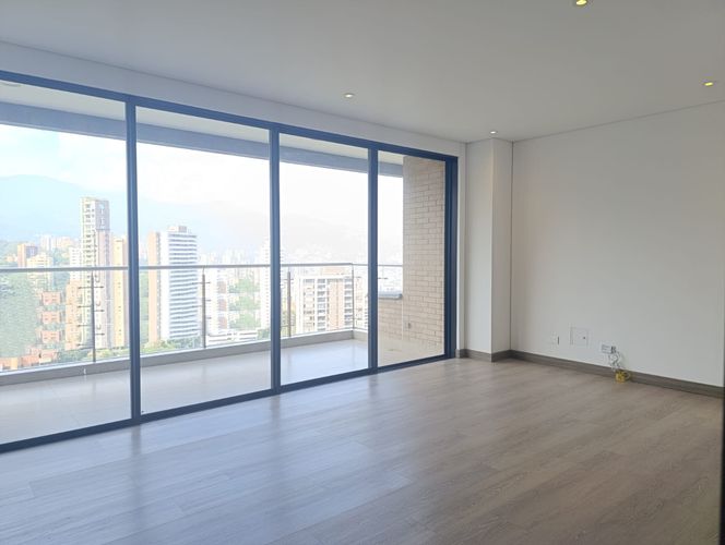 Apartamento de 3 alcobas en arriendo en Los Balsos, Medellín, 125 m² · foto 2 de 19