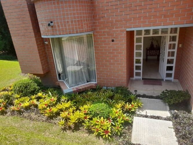 Casa de 4 alcobas en arriendo en Altos Del Poblado, Medellín, 346 m² · foto 3 de 19