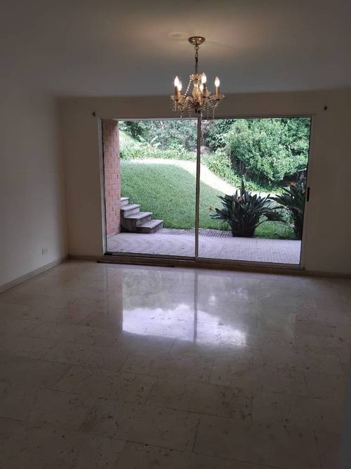 Casa de 4 alcobas en arriendo en Altos Del Poblado, Medellín, 346 m² · foto 4 de 19