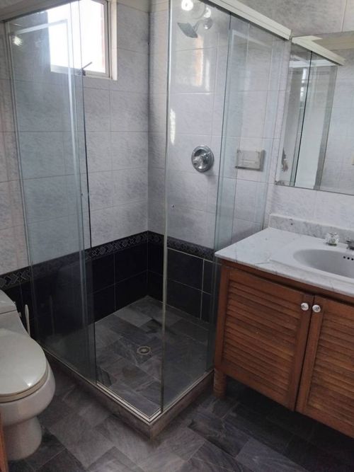 Casa de 4 alcobas en arriendo en Altos Del Poblado, Medellín, 346 m² · foto 10 de 19