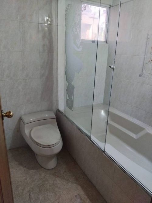 Casa de 4 alcobas en arriendo en Altos Del Poblado, Medellín, 346 m² · foto 12 de 19