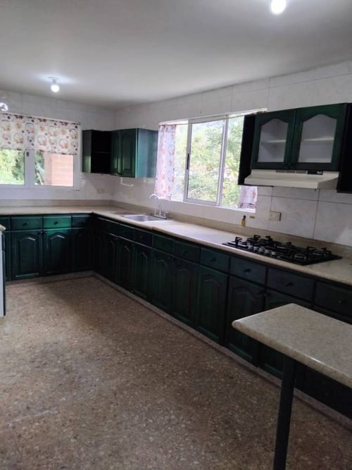 Casa de 4 alcobas en arriendo en Altos Del Poblado, Medellín, 346 m² · foto 15 de 19