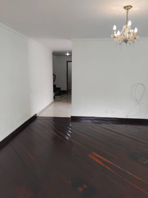 Casa de 4 alcobas en arriendo en Altos Del Poblado, Medellín, 346 m² · foto 16 de 19