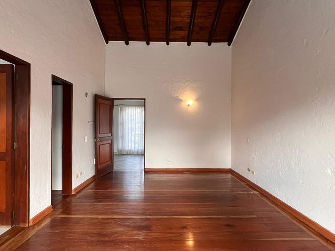 Casa de 3 alcobas en venta en Guayabito, Rionegro, 320 m² · foto 13 de 16