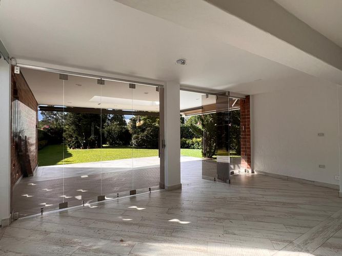 Casa de 3 alcobas en venta en Guayabito, Rionegro, 320 m² · foto 2 de 16