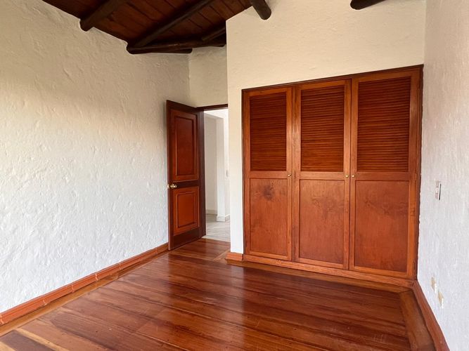 Casa de 3 alcobas en venta en Guayabito, Rionegro, 320 m² · foto 8 de 16
