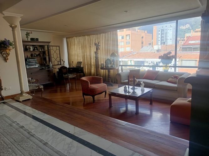 Apartamento de 2 alcobas en venta en Santa Barbara Central, Bogotá, 168 m² · foto 6 de 24