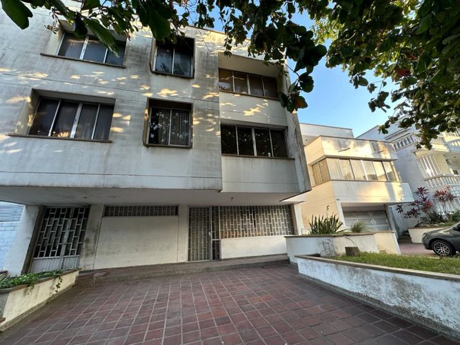 Casa de 14 alcobas en venta en Ciudad Jardin, Barranquilla, 1332 m² · foto 2 de 11