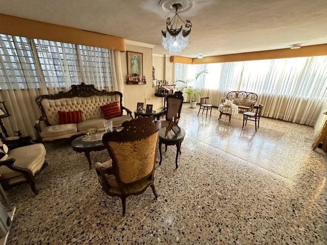 Casa de 14 alcobas en venta en Ciudad Jardin, Barranquilla, 1332 m² · foto 8 de 11