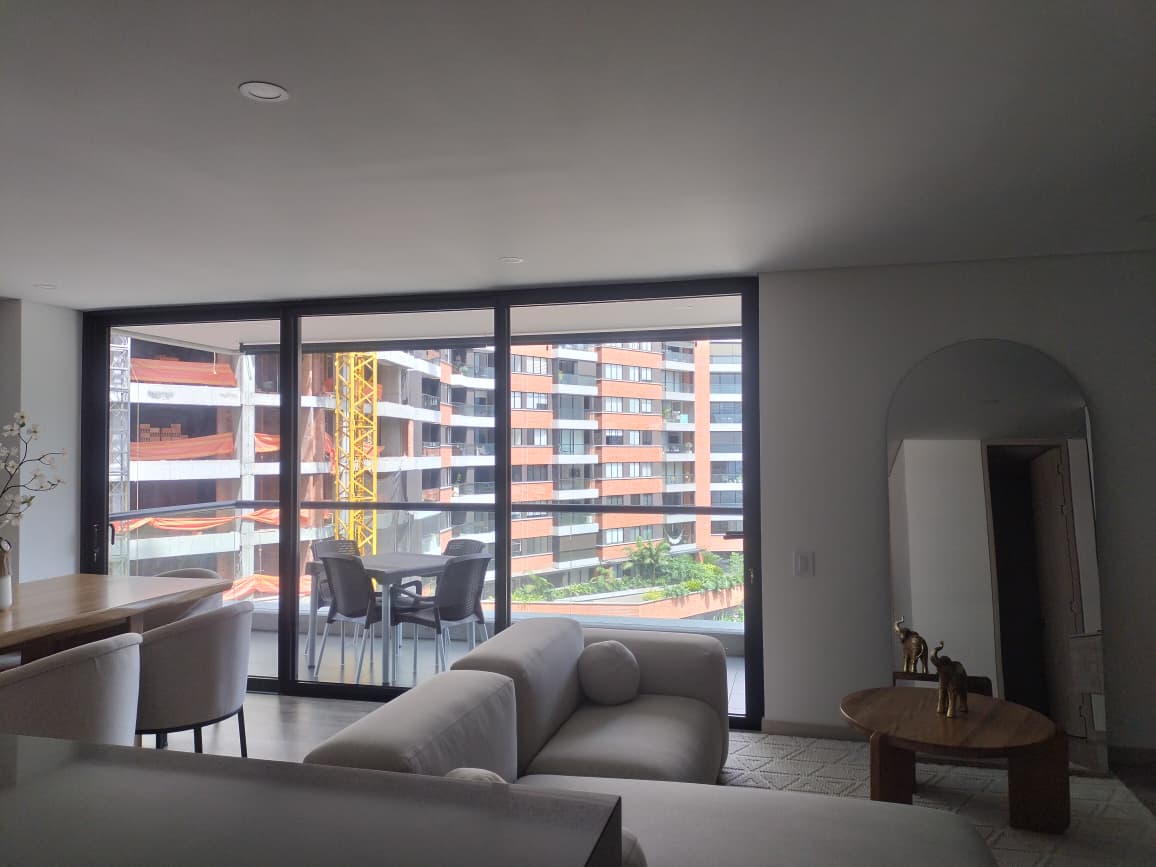 Apartamento en arriendo en El Poblado, Medellín · foto 2 de 20