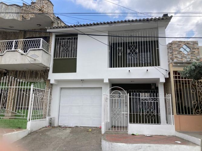 Casa de 4 alcobas en venta en Centenario, Soledad, 164 m² · foto 1 de 21
