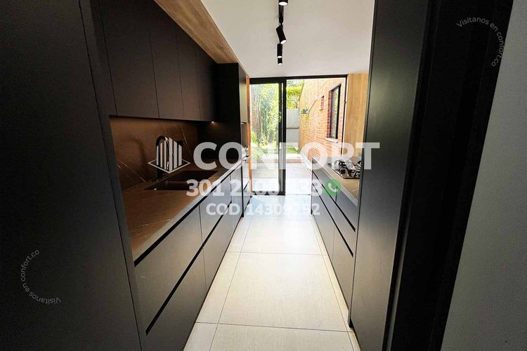 Casa de 4 alcobas en arriendo en Mugá, Envigado, 310 m² · foto 2 de 24