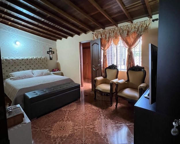 Casa de 4 alcobas en venta en La Gloria, Medellín, 225 m² · foto 7 de 17