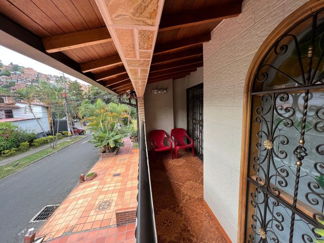 Casa de 4 alcobas en venta en La Gloria, Medellín, 225 m² · foto 15 de 17