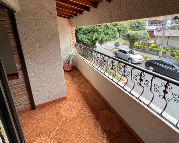 Casa de 4 alcobas en venta en La Gloria, Medellín, 225 m² · foto 16 de 17