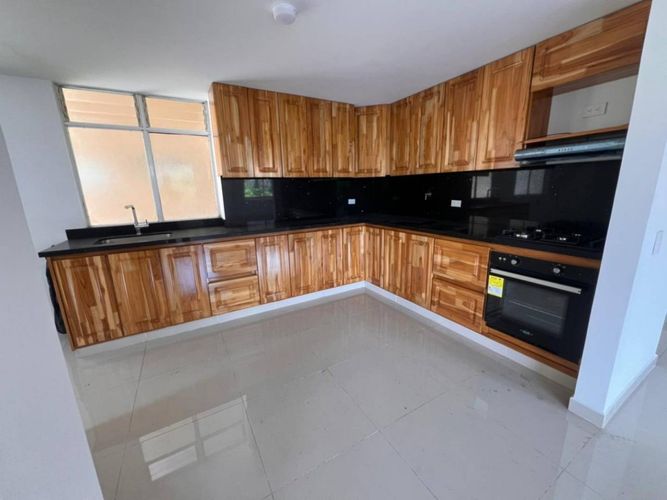 Apartamento de 3 alcobas en arriendo en Loma De Las Brujas, Medellín, 300 m² · foto 3 de 20