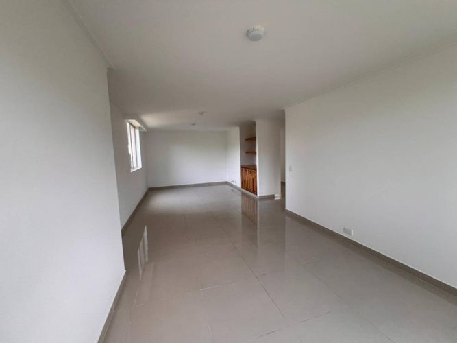 Apartamento de 3 alcobas en arriendo en Loma De Las Brujas, Medellín, 300 m² · foto 4 de 20