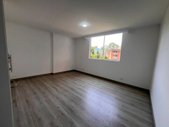 Apartamento de 3 alcobas en arriendo en Loma De Las Brujas, Medellín, 300 m² · foto 10 de 20