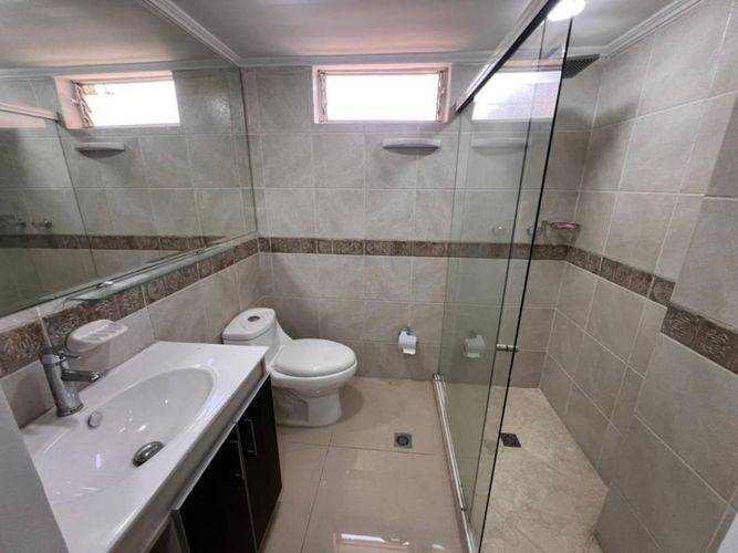 Apartamento de 3 alcobas en arriendo en Loma De Las Brujas, Medellín, 300 m² · foto 11 de 20