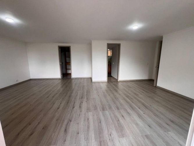 Apartamento de 3 alcobas en arriendo en Loma De Las Brujas, Medellín, 300 m² · foto 16 de 20