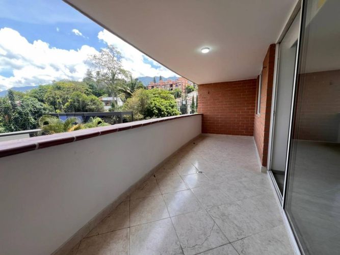 Apartamento de 3 alcobas en arriendo en Loma De Las Brujas, Medellín, 300 m² · foto 17 de 20