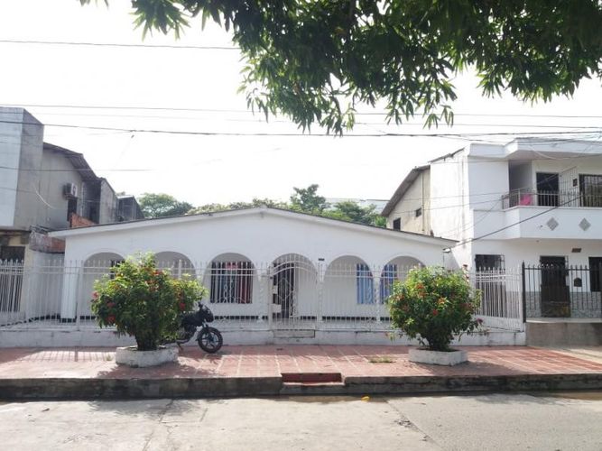 Casa de 6 alcobas en venta en San Jose, Barranquilla, 469 m² · foto 2 de 11