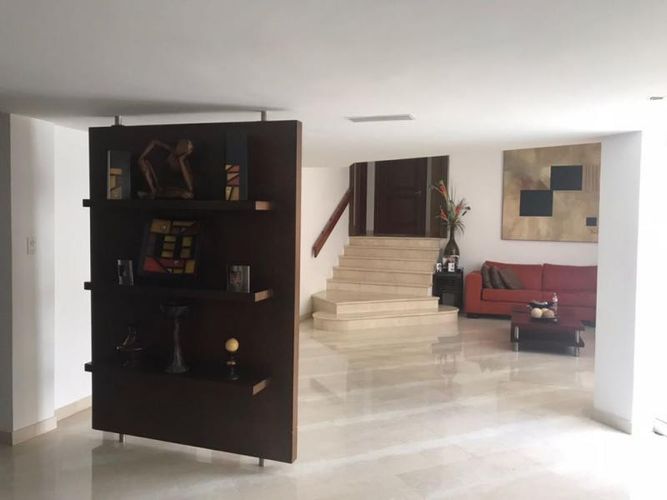 Casa de 5 alcobas en venta en Conjunto Residencial El Encanto, Barranquilla, 504 m² · foto 3 de 24