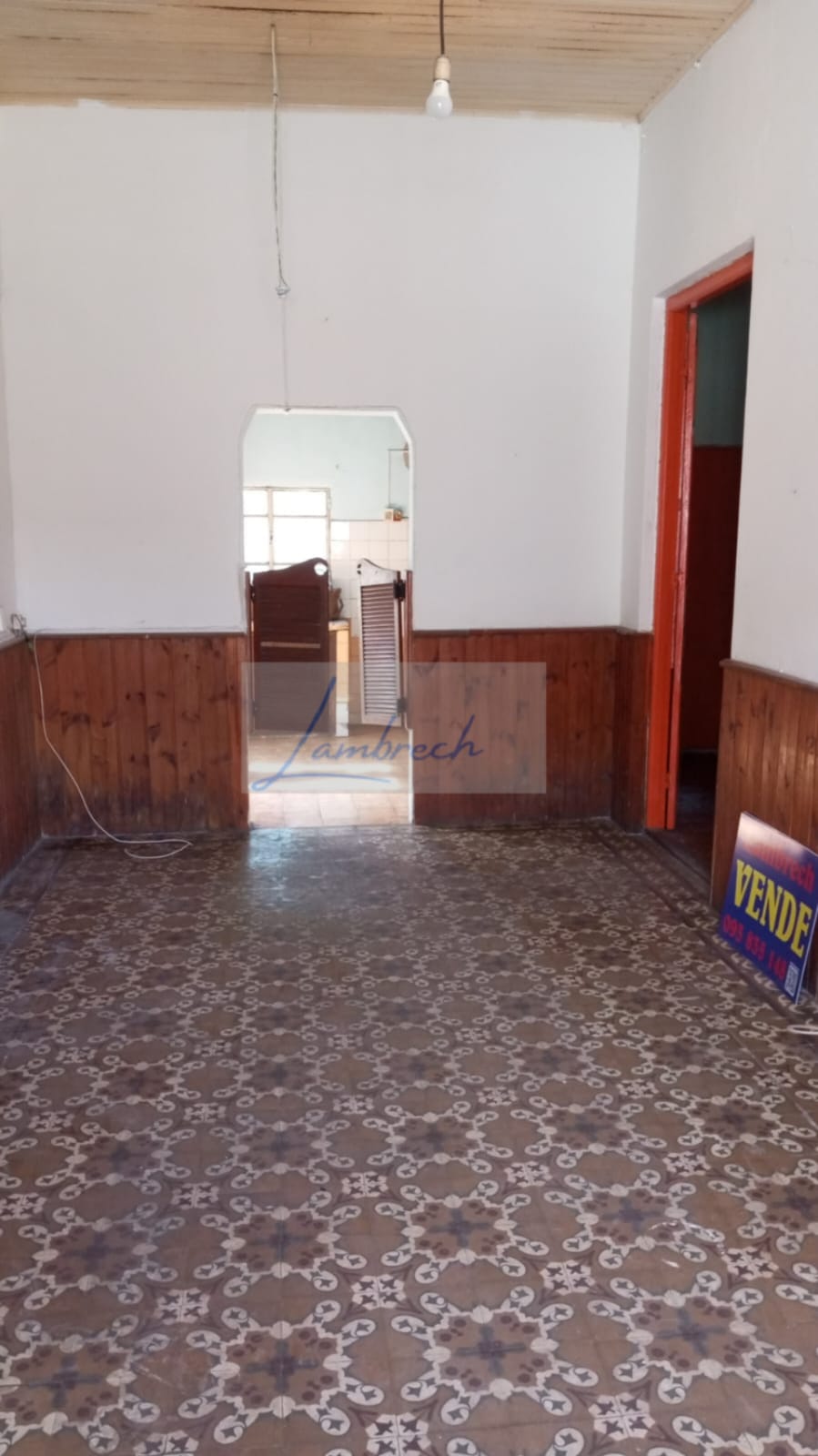 SE VENDE CASA ANTIGUA UBICADA EN BARRIO EX UNION FERROVIARIA, CALLE PASTEUR ESQUINA FRANKLIN.