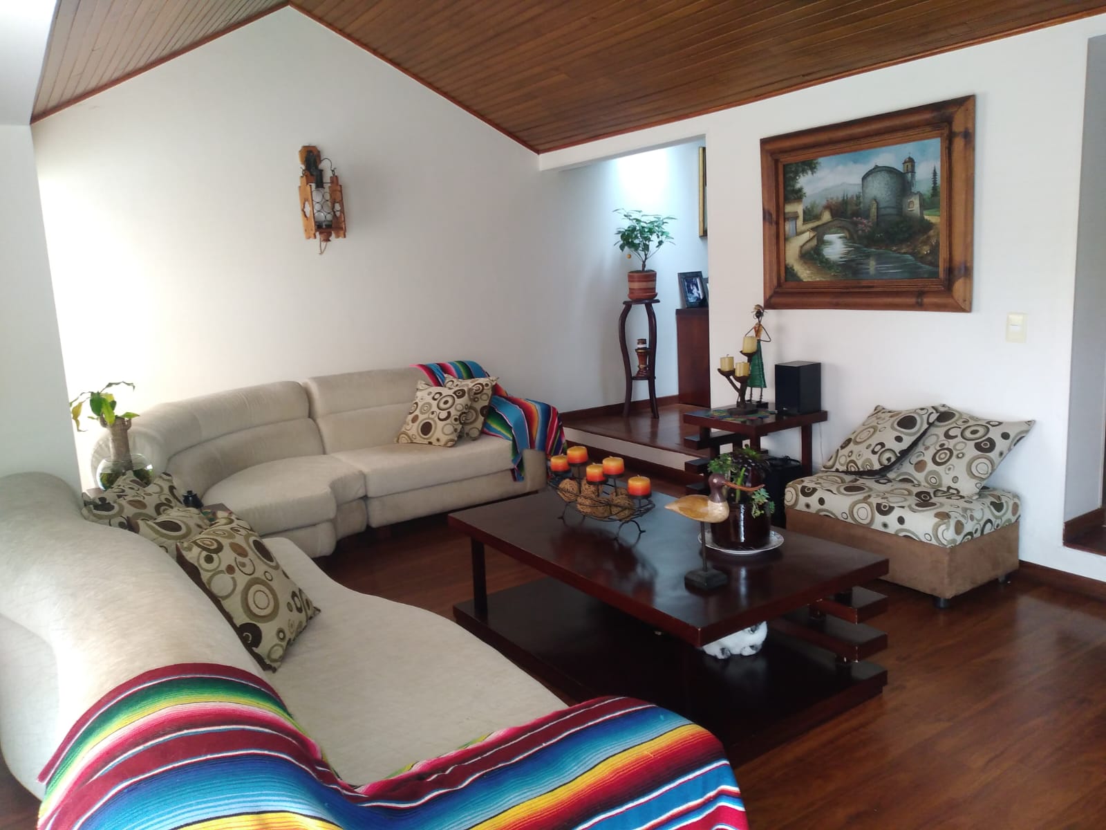 Casa en venta en Alhambra, Bogotá · foto 2 de 19