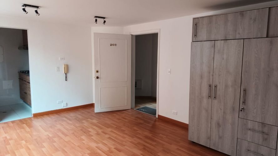 Apartaestudio en venta en Santa Barbara, Bogotá, 33 m² · foto 2 de 24