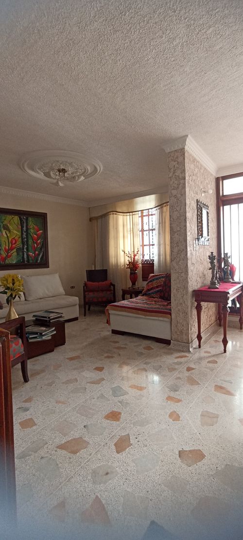 Casa de 5 alcobas en venta en Antiguo Campestre, Bucaramanga, 326 m² · foto 4 de 24