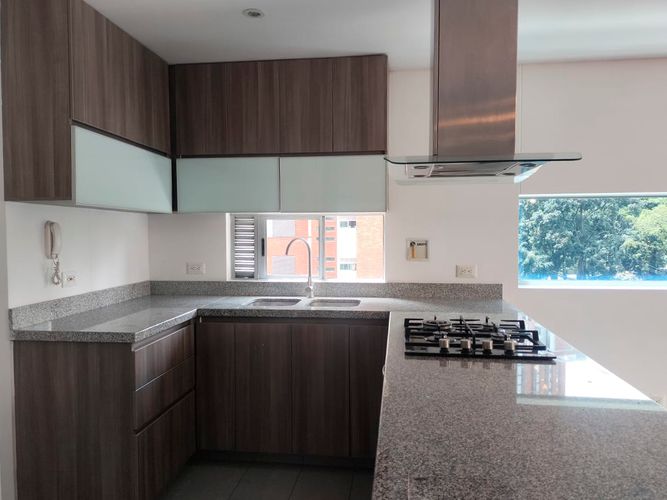 Apartamento de 3 alcobas en arriendo en El Poblado, Medellín, 112 m² · foto 3 de 19