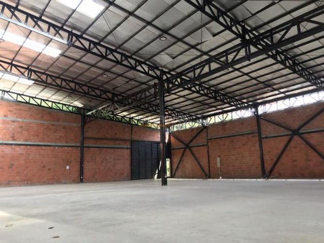 Bodega en arriendo en Bosques Del Limonar, Cali, 650 m² · foto 2 de 12