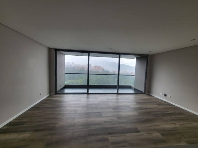 Apartamento de 2 alcobas en arriendo en Los Balsos, Medellín, 135 m² · foto 3 de 24