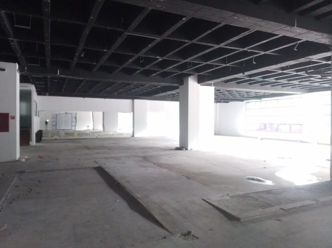 Local en arriendo en Laureles, Medellín, 760 m² · foto 2 de 13