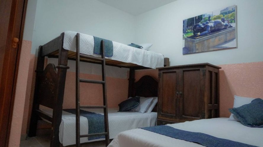 Casa de 20 alcobas en arriendo en Prado, Medellín, 465 m² · foto 18 de 24