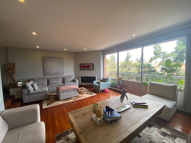Apartamento de 3 alcobas en venta en Los Rosales, Bogotá, 142 m² · foto 6 de 24