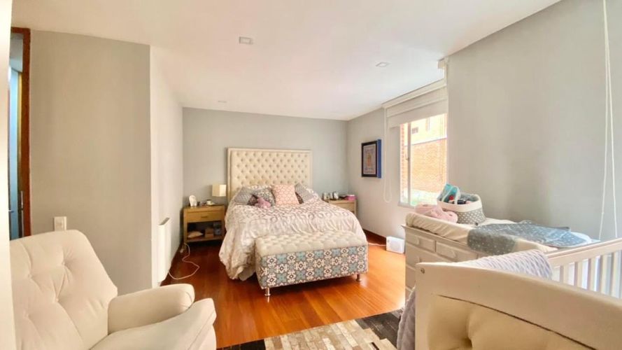 Apartamento de 3 alcobas en venta en Los Rosales, Bogotá, 142 m² · foto 12 de 24