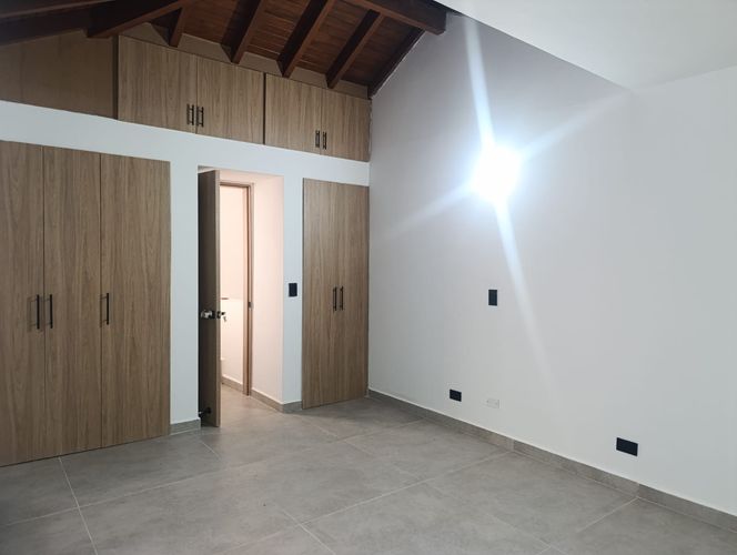 Casa de 3 alcobas en venta en El Poblado, Medellín, 250 m² · foto 11 de 15