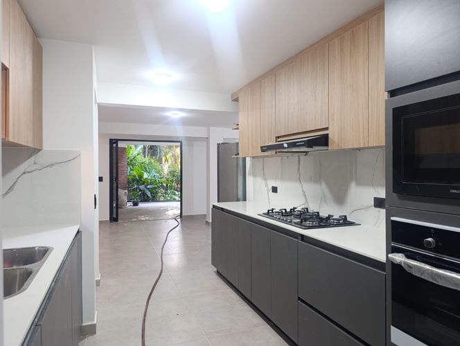 Casa de 3 alcobas en venta en El Poblado, Medellín, 250 m² · foto 8 de 15