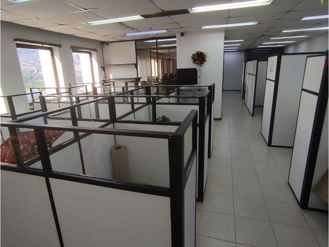 Oficina en venta en La Candelaria, Medellín, 154 m² · foto 2 de 11